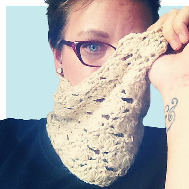 Petunia cowl