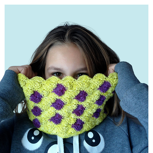 Polkadot reversible cowl