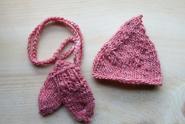 Simple Newborn Mitten and Hat Set