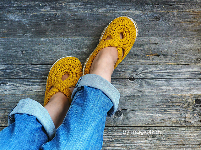 Knit look slippers
