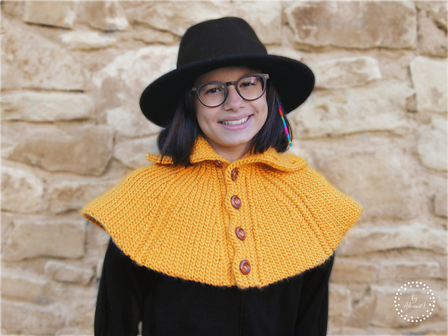 DAKOTA knit-look cape
