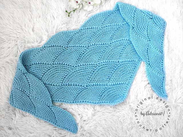 AQUA knit-look triangular shawl