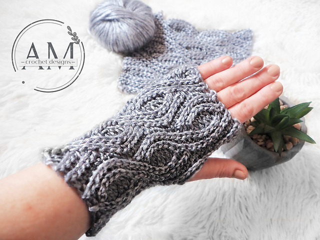 MONTANA knit-look mittens