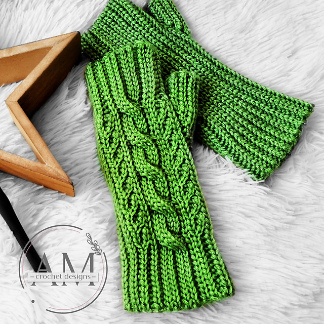 ALPINA cabled mittens