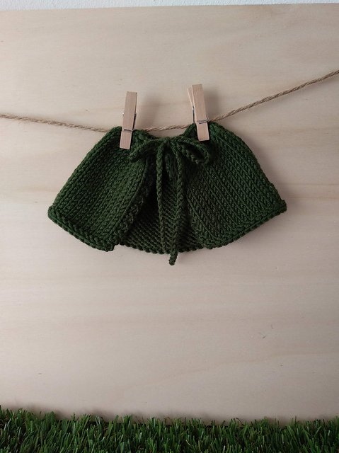 Picnic Cape for The Oak Folk