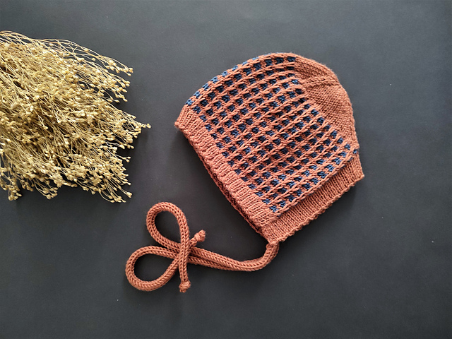 Ravelry: Serrana Baby Bonnet pattern by Sandra Magalhães