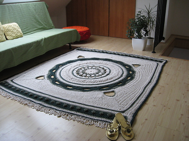 A white-green mandala
