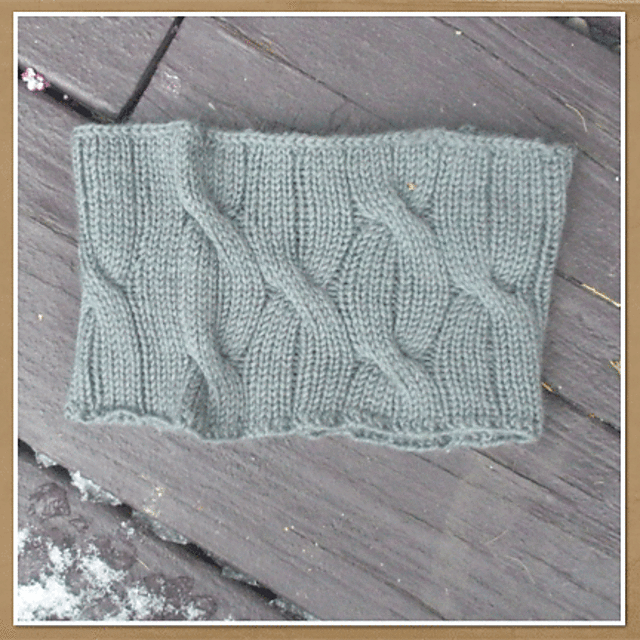 stonechat cabled cowl