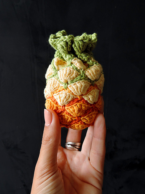 Pineapple purse