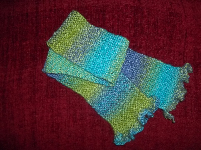 Ruffled Moss-Stitch Scarf