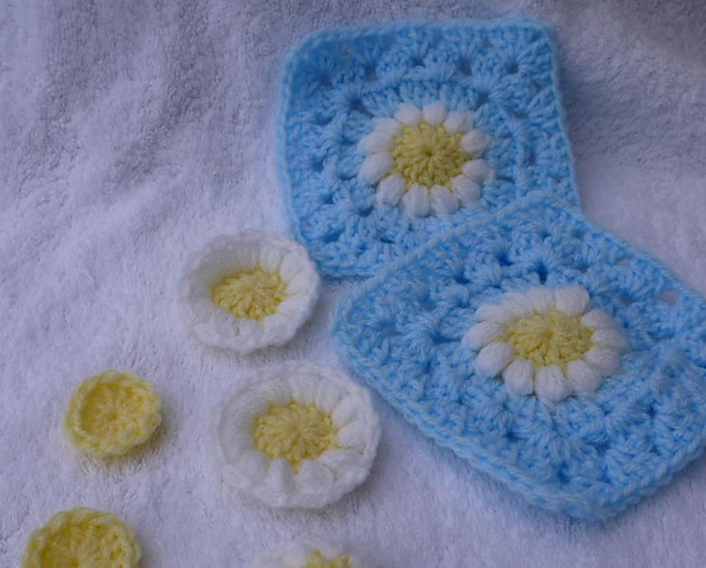 Daisy baby blanket square