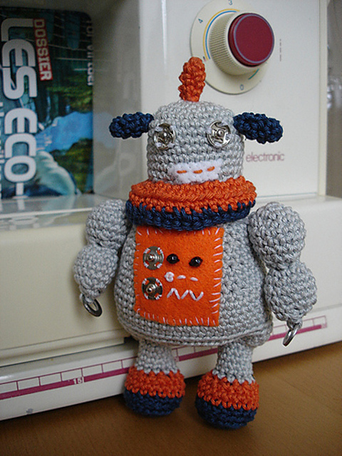 Little robot amigurumi