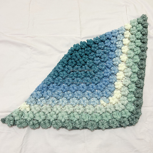 ハンドメイド*かぎ針編みお花のショール*春色 Ravelry: お花のショール Blossom Shawl pattern by AKAHOSHI Tomoka