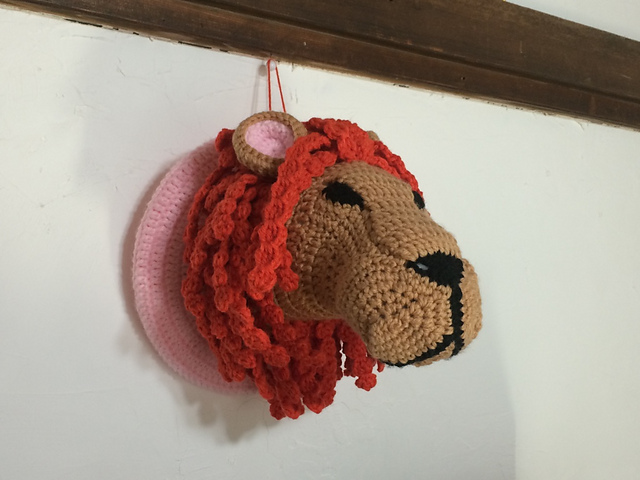 Lion head hunting trophy amigurumi 
