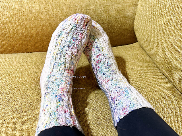 Ravelry: さざなみソックス / Sazanami socks pattern by AKAHOSHI Tomoka