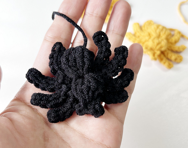 ハロウィンのクモ Halloween Spiders