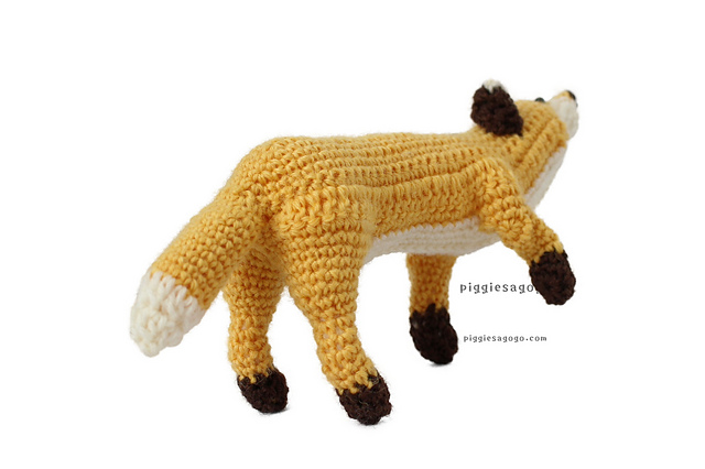 Ravelry: Walking Fox amigurumi きつねのあみぐるみ pattern by