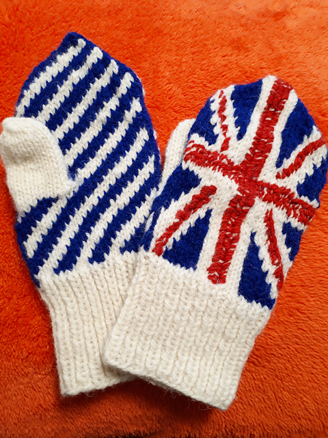 Ravelry: Union Jack 英国の旗のミトン pattern by Mariko Mikuni  