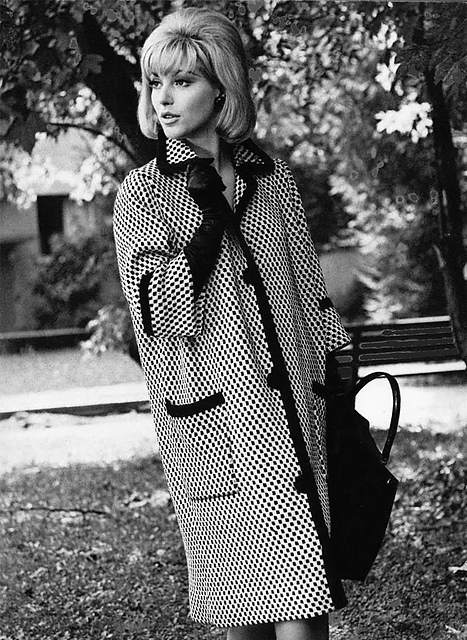 1274 Elegant Lady's Coat