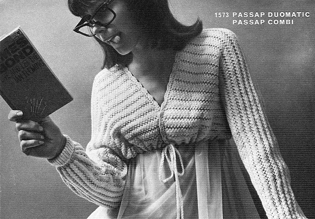 1573 Lady's bed jacket