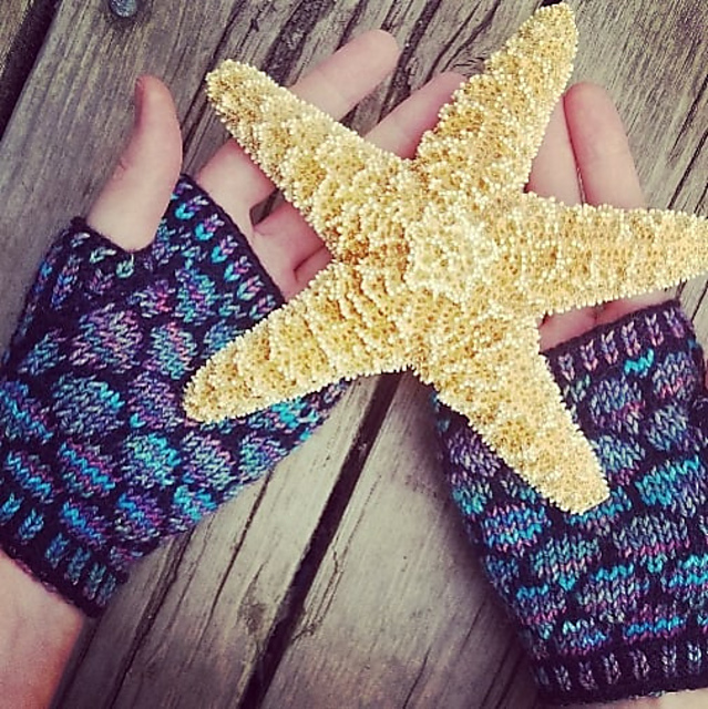 Mermaid mitts