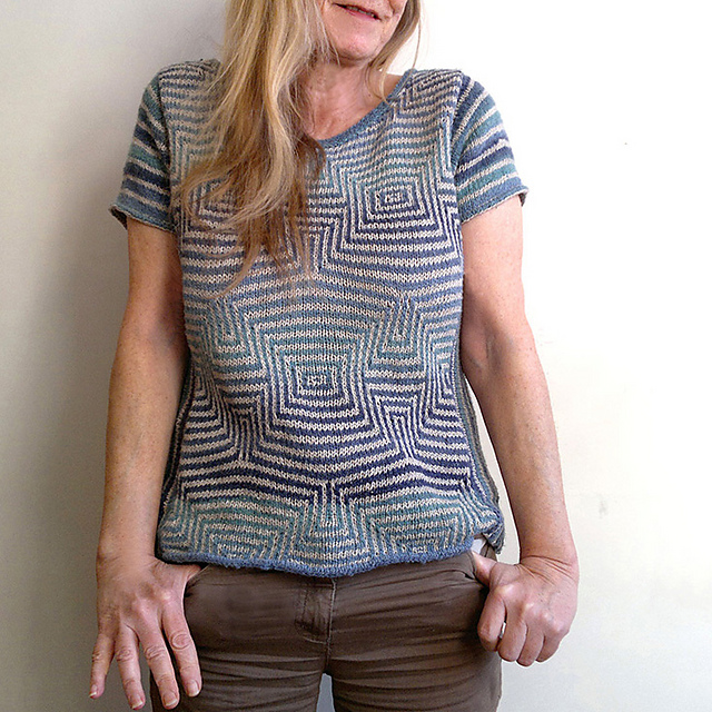 Ravelry: A Mazing Tee pattern by alfa knits