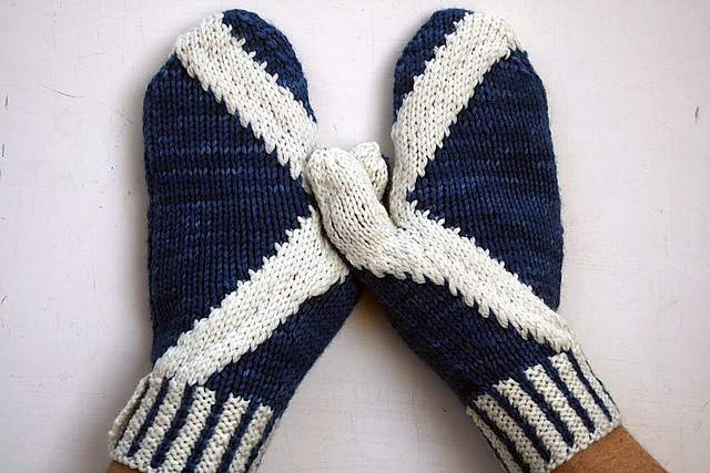 Ravelry: Saltire Mitts pattern by Suzanne Stallard