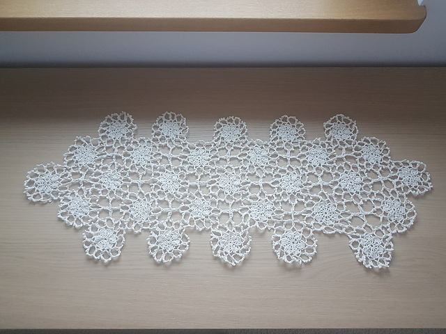 Lacy Runner #7717