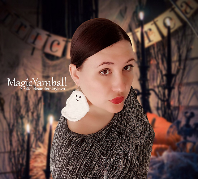 Halloween earrings ghost