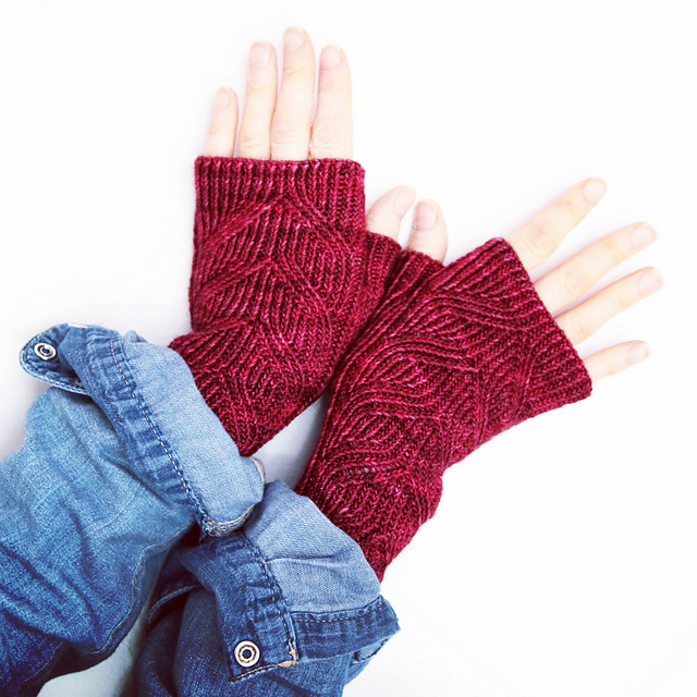 EMMELINE mitts