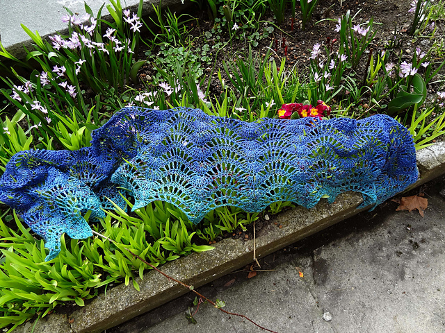 Lacy Feather and Fan Wrap — foto 6