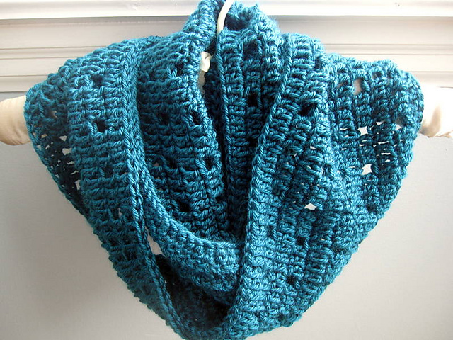 Easy Crochet Cowl