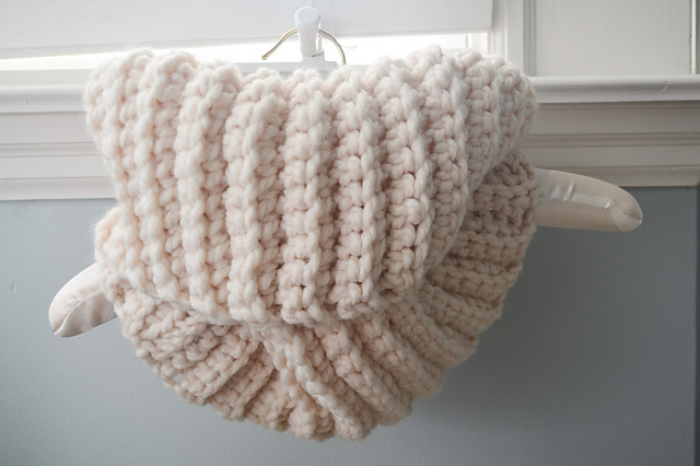 Outlander "Claire" Cowl