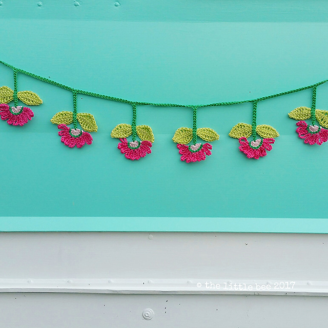 Oopsy Daisy Garland