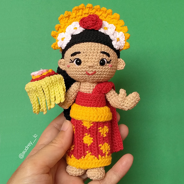 Niluh Ayu the Pendet Dancer