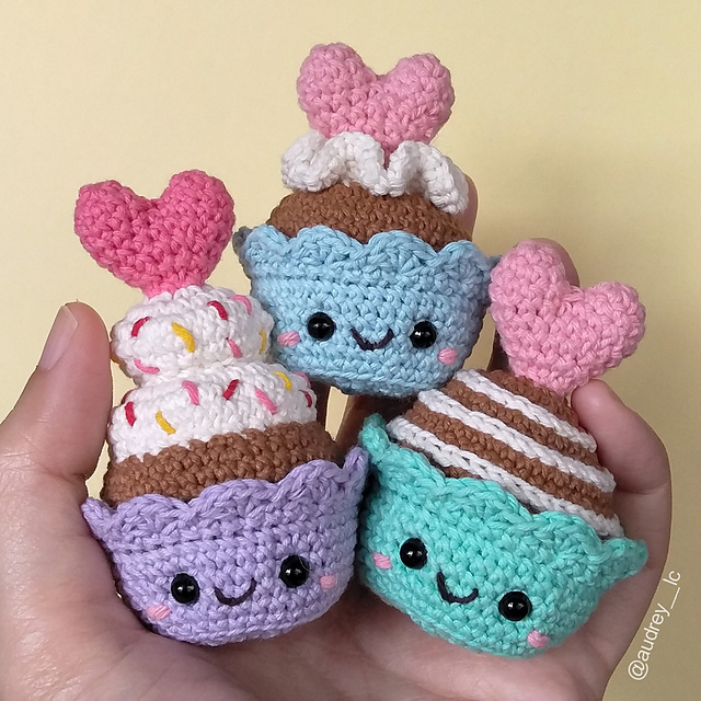 Mini Valentine Cupcakes