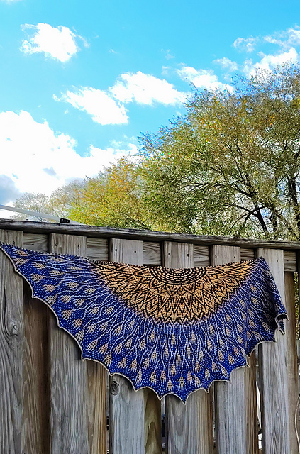 Ravelry: Syla Voli shawl pattern by Alina Murenko
