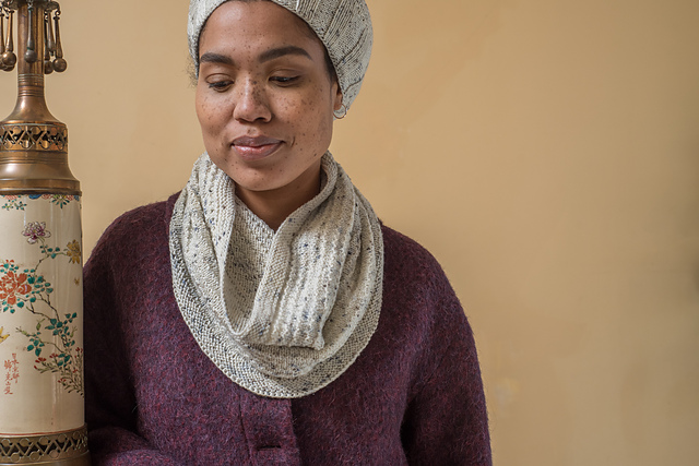 Laia cowl