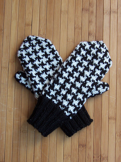 Houndstooth Mittens