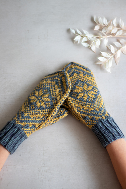 Starcross Mittens
