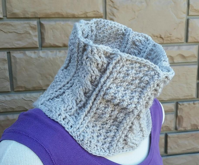 Hugs & Kisses Cozy Warm Cowl