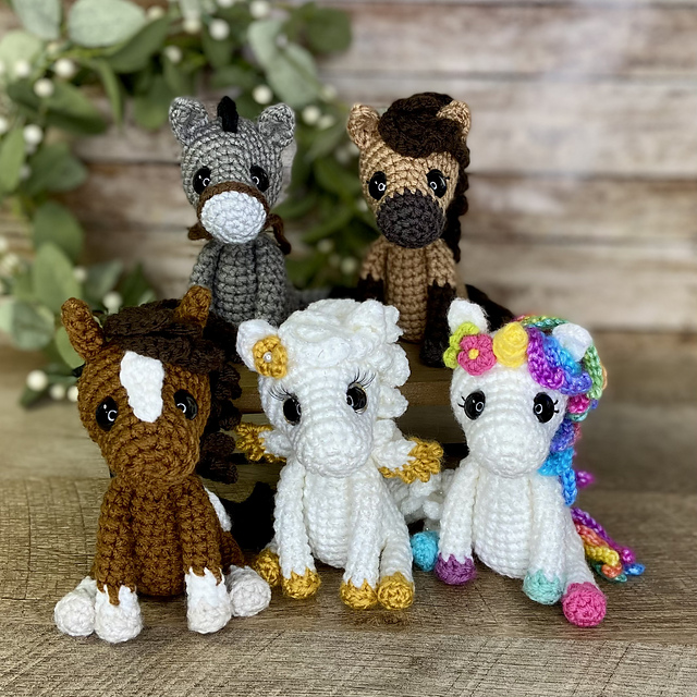 Ravelry Mini Horse Unicorn pattern by Amanda Ray