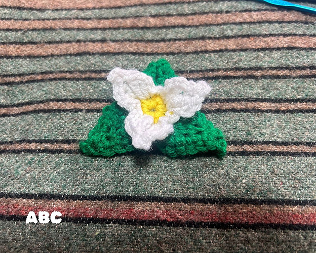 Trillium flower 3D applique