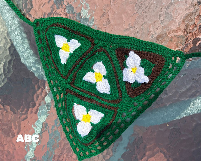 Trillium Flower triangle crochet motif