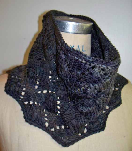 Horse Shoe Lace Cowl