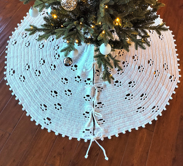 Snow Beans Tree Skirt