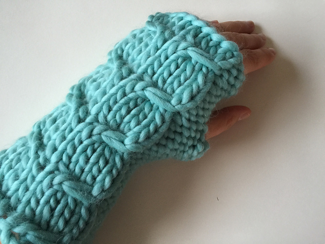 'Victoria' Mitts