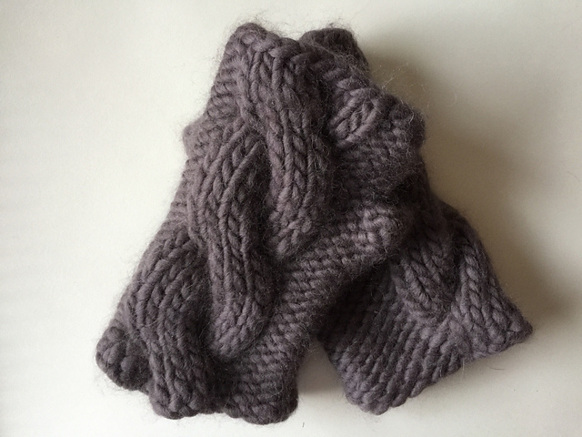 'Twist and Plump' Mitts