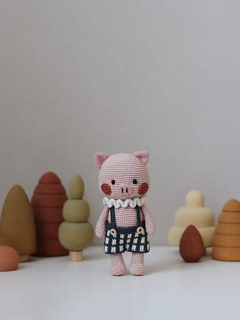 CRUZ THE LITTLE PIG