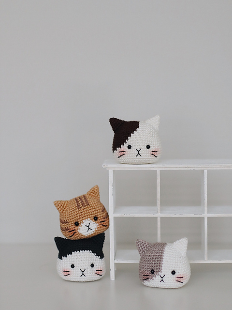 Four cat head